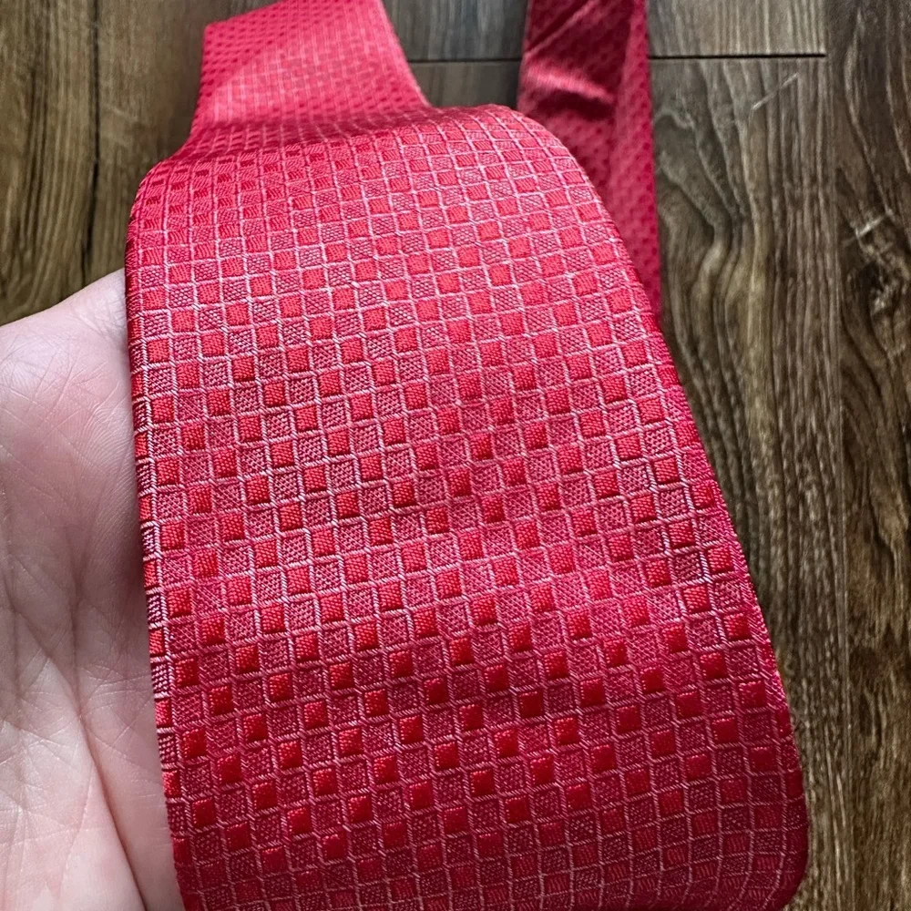 Perry Ellis Red Geometric Silk Tie - Picture 2 of 3
